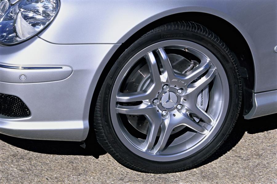  Mercedes-Benz CLK55 AMG Cabriolet 2004 года  (фото 18 из 35)